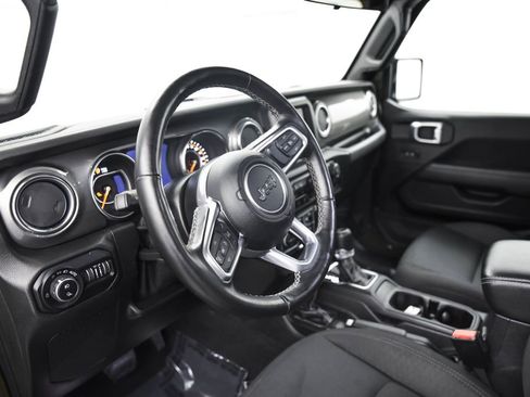 Used 2021 Jeep Gladiator Overland w/ Cold Weather Group image 15