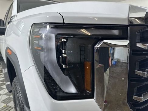 Used 2025 GMC Sierra 2500 SLT w/ SLT Premium Package image 4