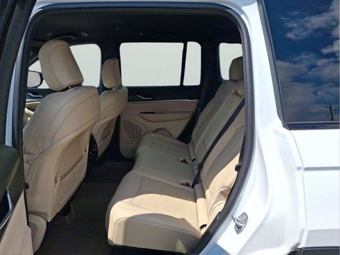 Used 2023 Jeep Grand Cherokee Limited w/ Luxury Tech Group II AWD/4WD image 8