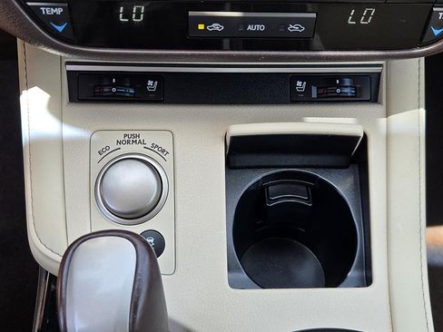 Used 2016 Lexus ES 350 w/ Navigation System Package FWD image 13