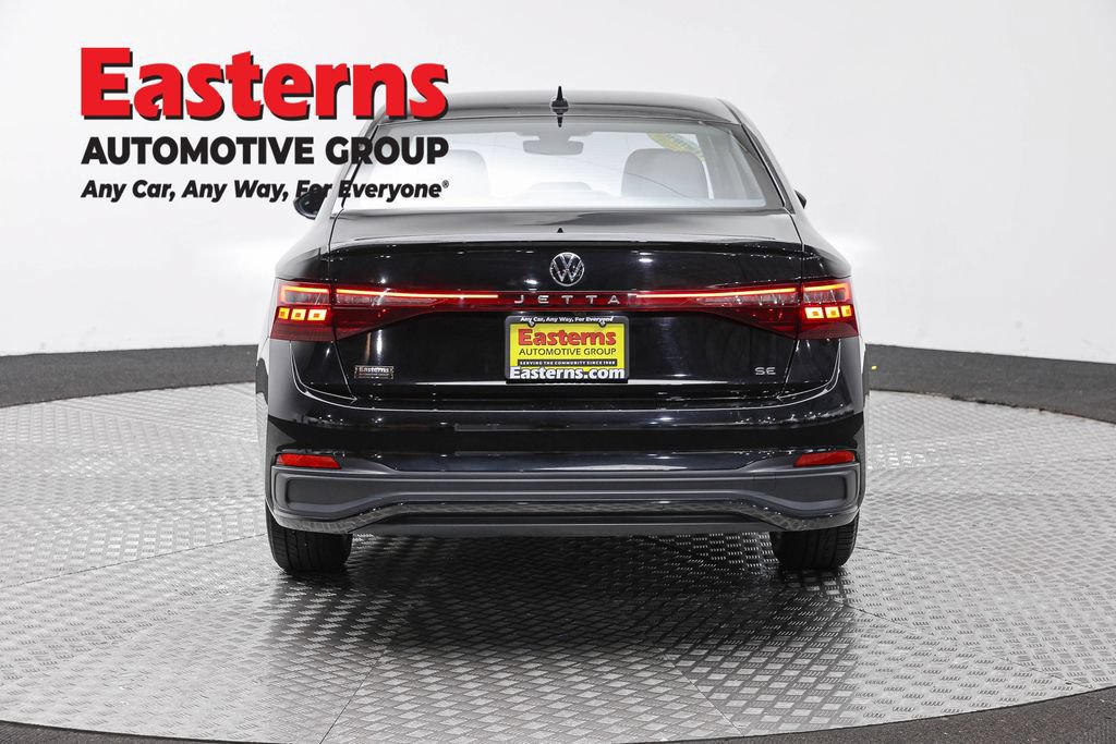 Used 2025 Volkswagen Jetta SE FWD image 8