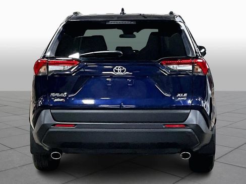 Used 2020 Toyota RAV4 XLE w/ Convenience Package image 5