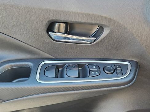 Used 2025 Nissan Versa SR w/ Trunk Package FWD image 27