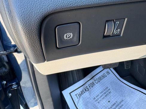 Used 2023 Buick Enclave Essence image 17