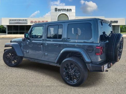 Used 2025 Jeep Wrangler Unlimited Sahara w/ Safety Group AWD/4WD image 8