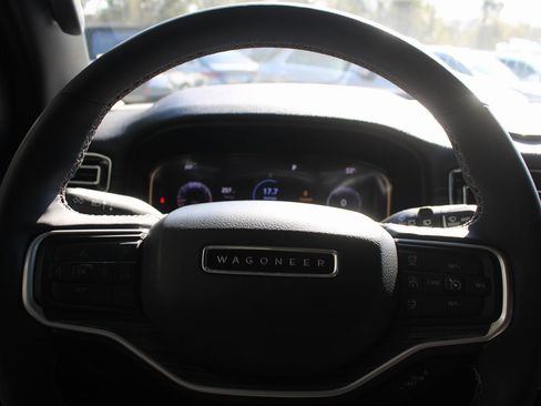 Used 2022 Jeep Wagoneer Series II image 27