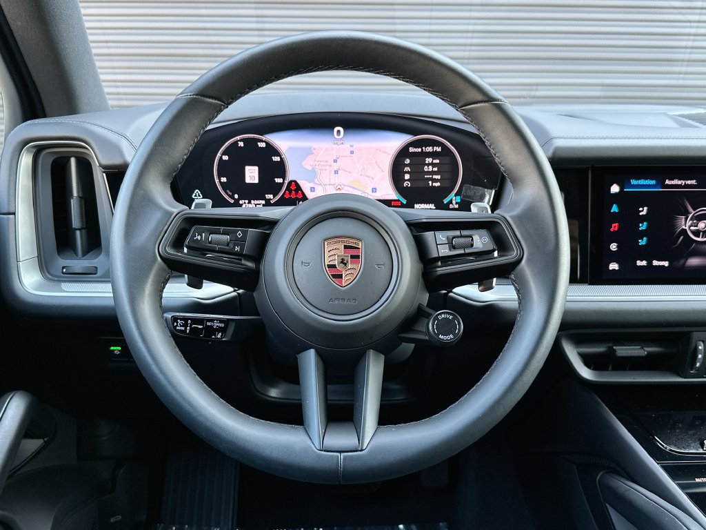 Certified 2025 Porsche Cayenne AWD/4WD image 12