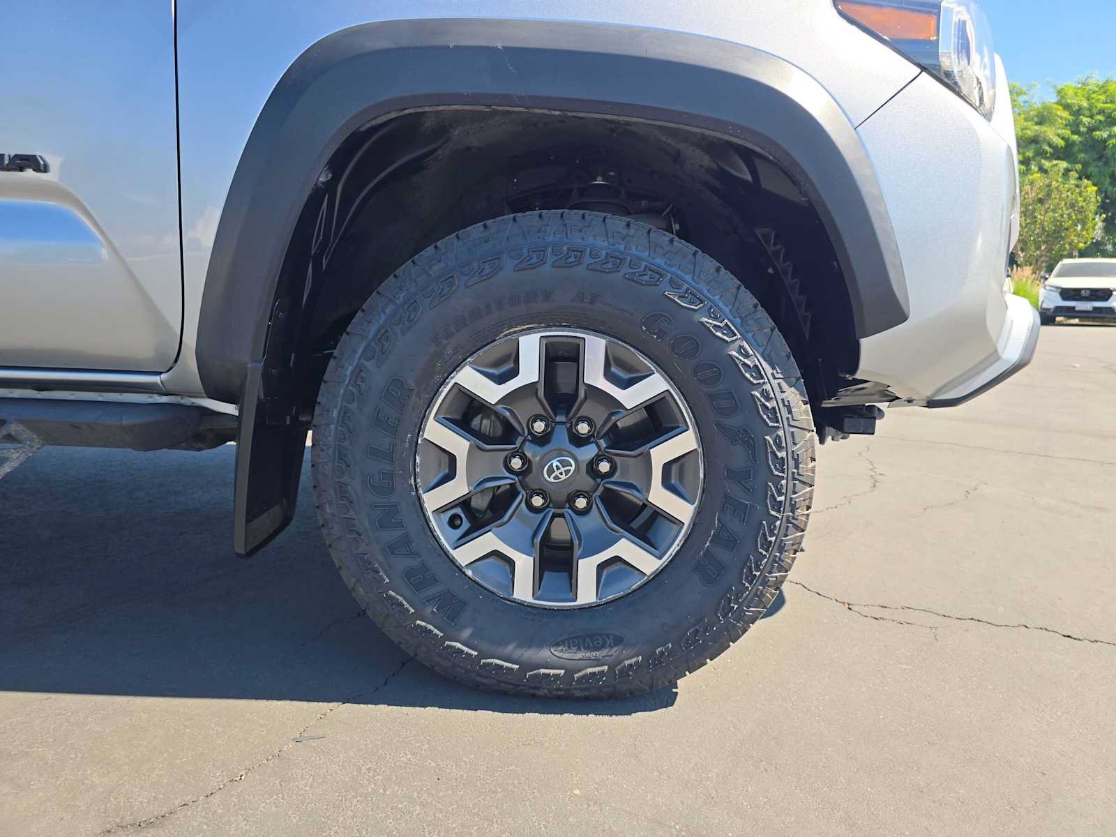 Certified 2023 Toyota Tacoma TRD Off-Road w/ Black Out Package (TMS) AWD/4WD image 9