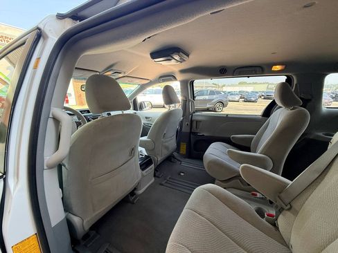 Used 2011 Toyota Sienna LE w/ Towing Pkg FWD image 23
