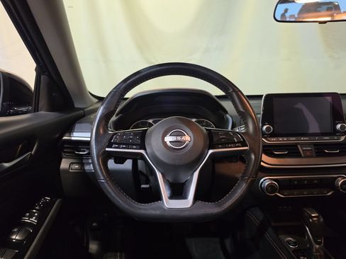 Used 2024 Nissan Altima 2.5 SR FWD image 11