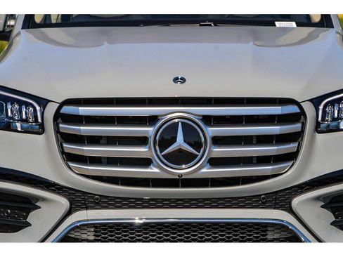 New 2026 Mercedes-Benz GLS 580 4MATIC image 7