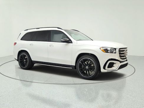 New 2026 Mercedes-Benz GLS 580 4MATIC image 3