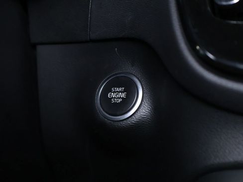 Used 2019 Volvo XC40 T5 R-Design image 26