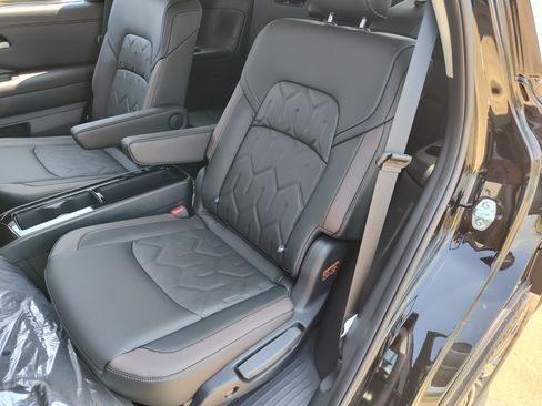 New 2026 Nissan Pathfinder Platinum FWD image 15