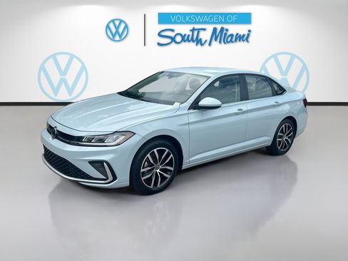 Used 2025 Volkswagen Jetta SE FWD image 3
