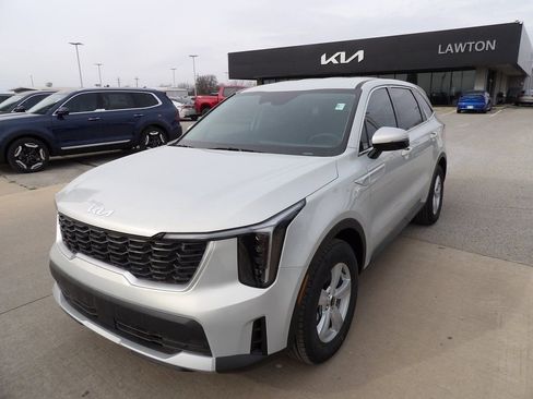New 2026 Kia Sorento LX image 2