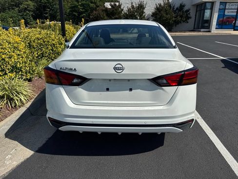 Used 2025 Nissan Altima 2.5 SV FWD image 4
