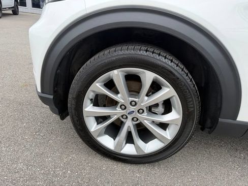 Used 2023 Ford Explorer Platinum w/ Technology Package AWD/4WD image 11