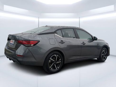 Used 2025 Nissan Sentra SV image 3