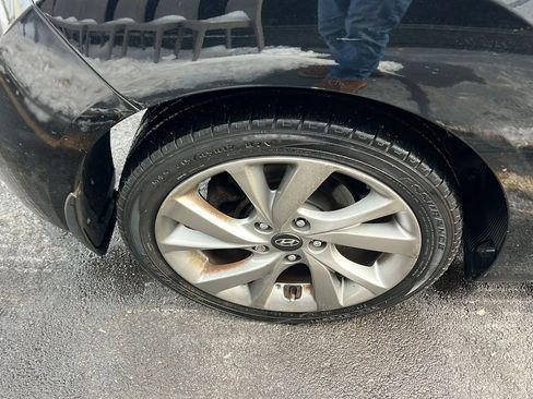 Used 2016 Hyundai Veloster image 13