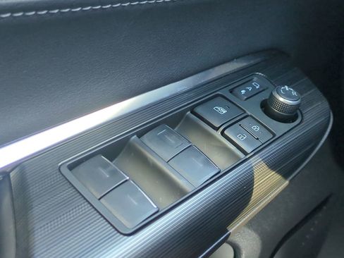 Used 2024 Toyota Venza Nightshade image 26