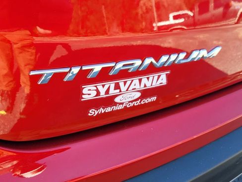 Used 2024 Ford Edge Titanium image 10