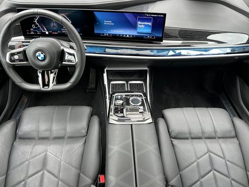 Used 2024 BMW 740i w/ Premium Package RWD image 12