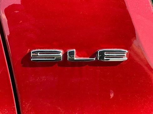 Used 2023 GMC Acadia SLE AWD/4WD image 9