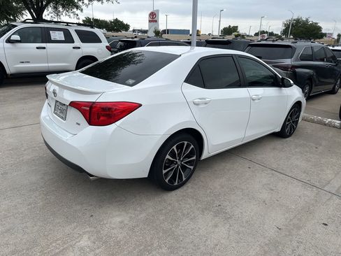 Used 2019 Toyota Corolla SE image 2