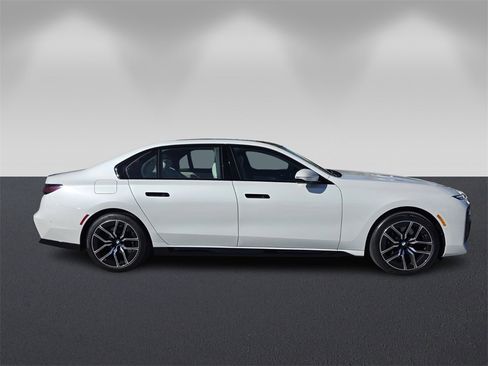 Certified 2025 BMW 740i w/ Premium Package image 3
