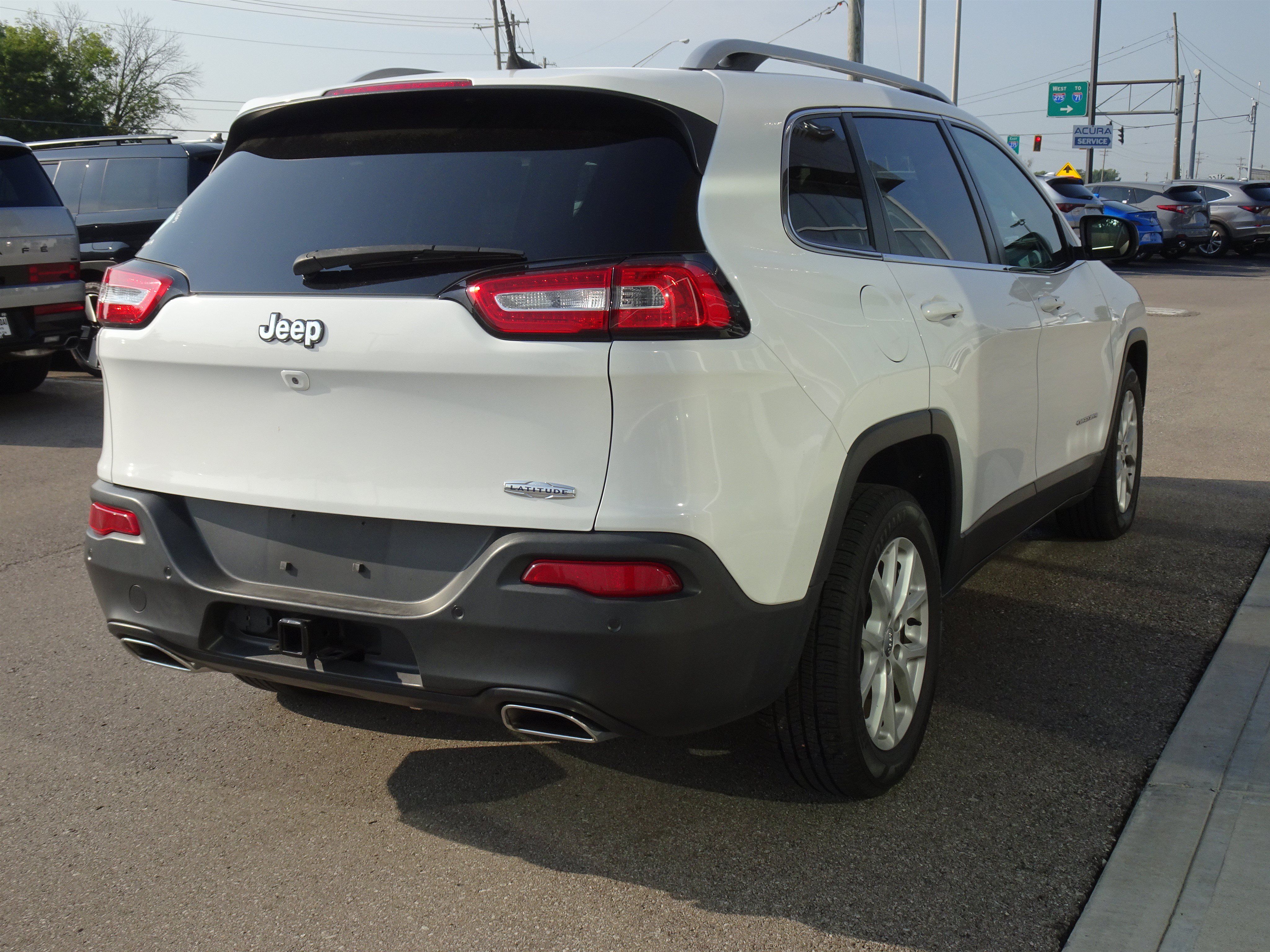 Used 2018 Jeep Cherokee Latitude Plus w/ Comfort/Convenience Group FWD image 5