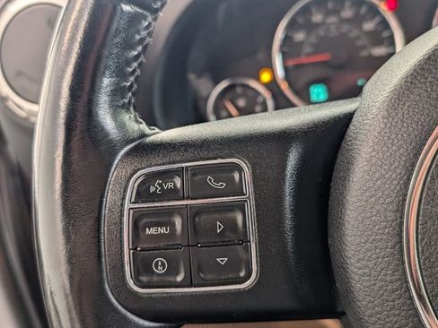 Used 2017 Jeep Wrangler Unlimited Rubicon w/ Connectivity Group image 27