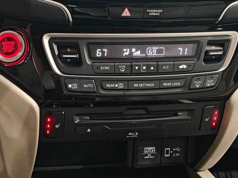 Used 2022 Honda Pilot Touring image 9