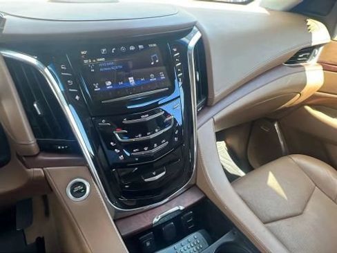 Used 2016 Cadillac Escalade Platinum AWD/4WD image 18