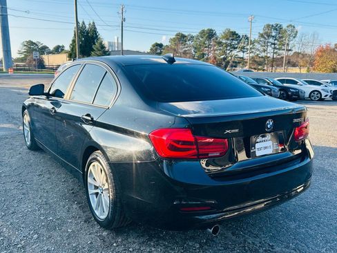 Used 2018 BMW 320i xDrive Sedan w/ Premium Package image 4
