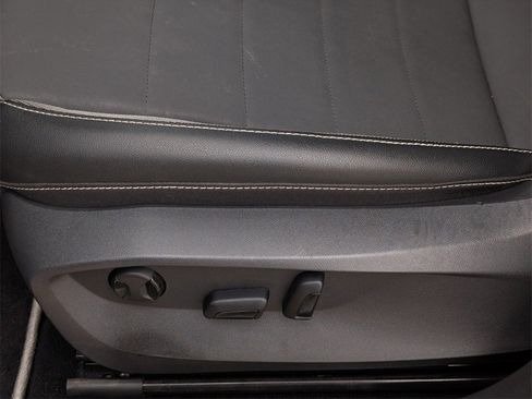 Used 2023 Volkswagen Taos SE w/ Panoramic Sunroof Package image 31