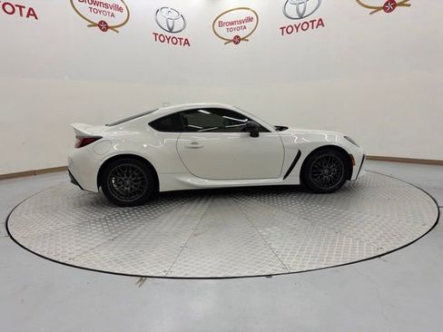 Used 2023 Toyota GR86 Premium RWD image 3