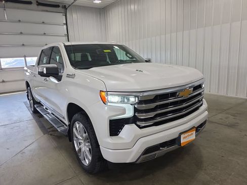 Used 2024 Chevrolet Silverado 1500 High Country w/ Technology Package AWD/4WD image 2