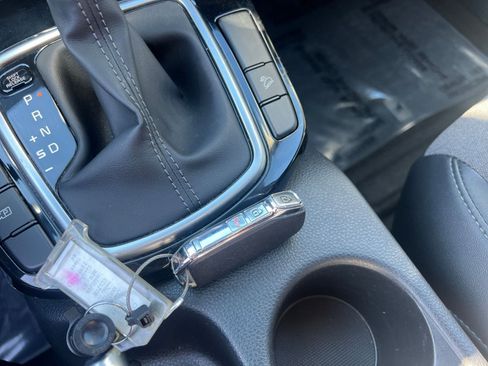 Used 2025 Kia Seltos S image 22