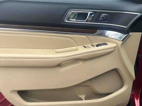 Used 2017 Ford Explorer Limited image 6