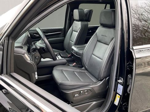 Used 2023 GMC Yukon Denali w/ Denali Reserve Package image 21