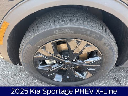 Used 2025 Kia Sportage X-Line AWD/4WD image 11