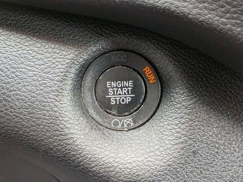 Certified 2019 Jeep Cherokee Latitude Plus w/ Cold Weather Group AWD/4WD image 21