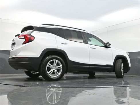 Used 2023 GMC Terrain SLE w/ Driver Convenience Package image 28