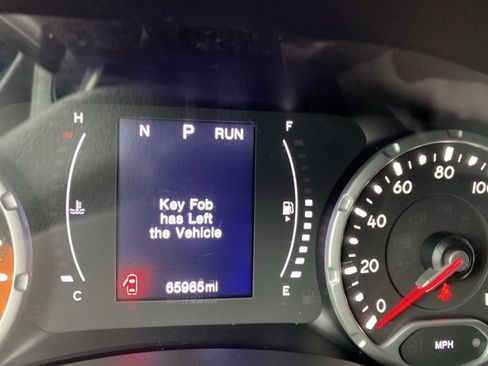 Certified 2017 Jeep Renegade Latitude w/ Cold Weather Group image 22