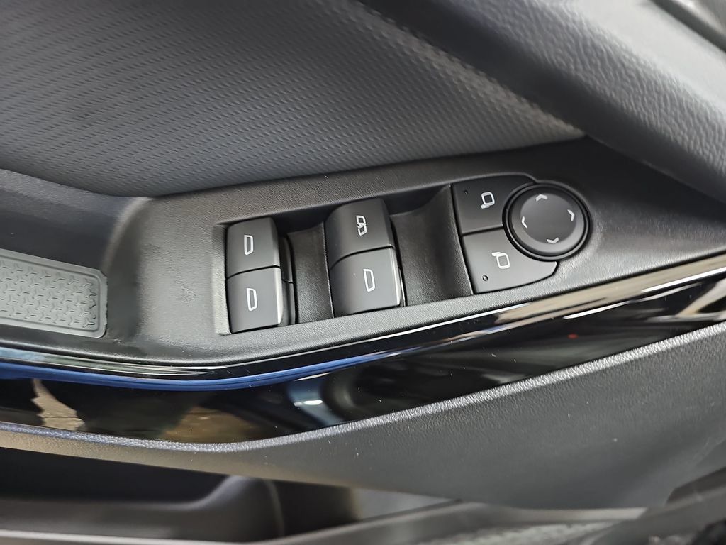 Certified 2025 Chevrolet Equinox LT w/ Safety and Technology Package AWD/4WD image 33
