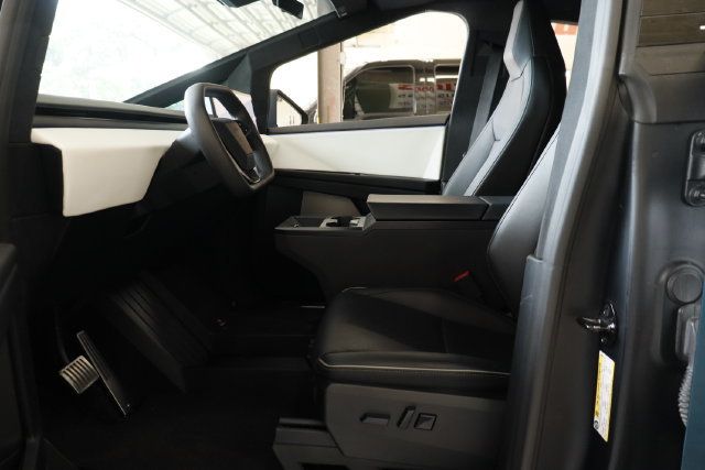 Used 2024 Tesla Cybertruck AWD Crew Cab image 11