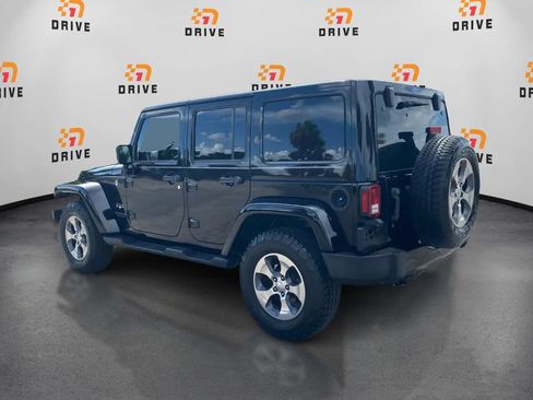 Used 2016 Jeep Wrangler Unlimited Sahara w/ Connectivity Group AWD/4WD image 7