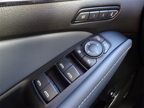 Used 2024 Buick Enclave Premium image 25