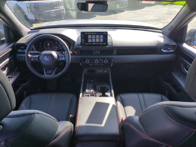 Used 2025 Honda Pilot TrailSport image 27